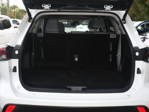 Certified 2024 Toyota Highlander XLE image 18