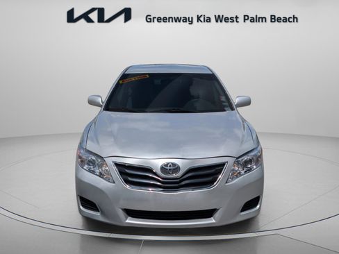 Used 2010 Toyota Camry LE FWD image 2
