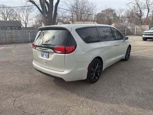 Used 2020 Chrysler Pacifica Touring w/ S Appearance Package image 8
