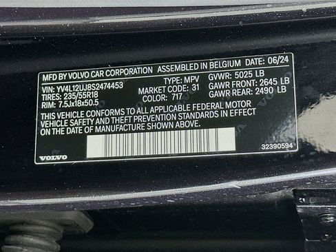 Used 2025 Volvo XC40 B5 Core image 12