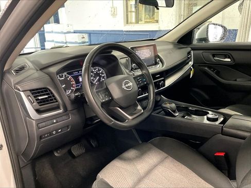 Used 2025 Nissan Rogue SV AWD/4WD image 8
