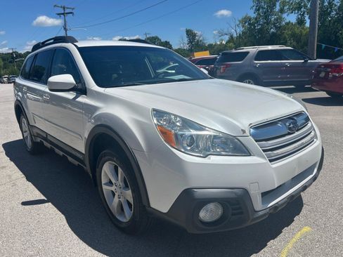 Used 2014 Subaru Outback 2.5i Premium w/ Accessory Value Package (OYT) AWD/4WD image 3