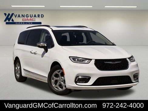 Used 2023 Chrysler Pacifica Limited FWD image 1