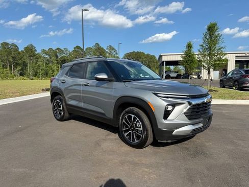 Used 2025 Chevrolet TrailBlazer LT AWD/4WD image 8