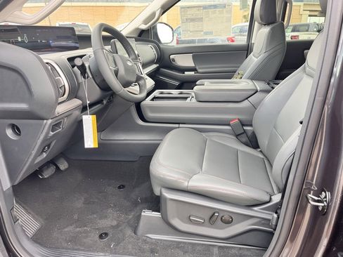 New 2025 Ford Expedition Active image 17