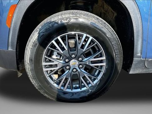 Used 2024 Chevrolet Traverse LT w/ Trailering Package FWD image 9