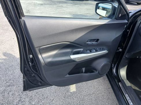 Used 2020 Nissan Kicks SR w/ SR Premium Package FWD image 12