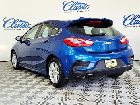 Used 2017 Chevrolet Cruze LT w/ Convenience Package FWD image 2