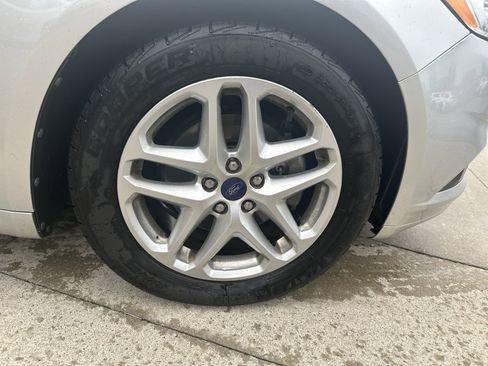 Used 2013 Ford Fusion SE FWD image 17