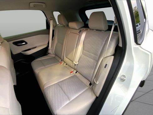 Used 2023 Nissan Rogue SV FWD image 18