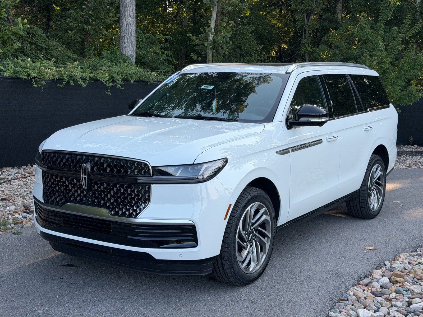 New 2027 Lincoln Navigator Reserve AWD/4WD image 1