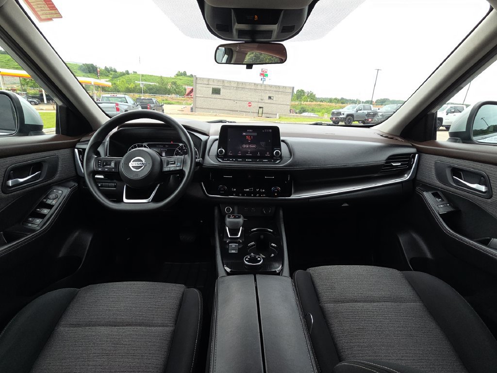 Used 2021 Nissan Rogue SV AWD/4WD image 29