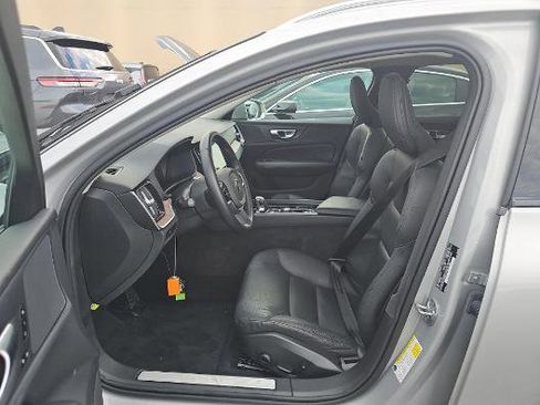 Used 2025 Volvo V60 B5 Cross Country Plus AWD/4WD image 3