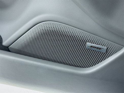 Used 2022 Porsche Taycan 4 Cross Turismo image 12