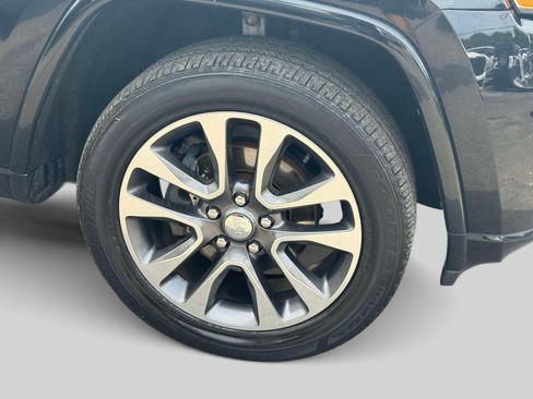 Used 2017 Jeep Grand Cherokee Overland AWD/4WD image 9