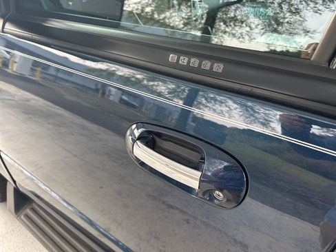 Used 2016 Ford Expedition XLT image 15