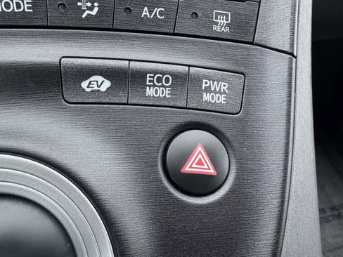 Used 2011 Toyota Prius Three image 29