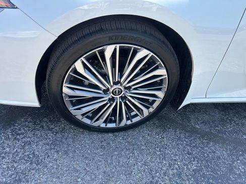 Used 2025 Nissan Altima 2.5 SL FWD image 10