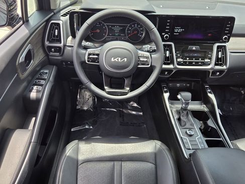 Used 2023 Kia Sorento S w/ Panoramic Sunroof Package AWD/4WD image 12