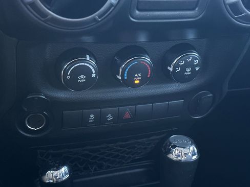 Used 2018 Jeep Wrangler Unlimited Sport w/ Connectivity Group image 20