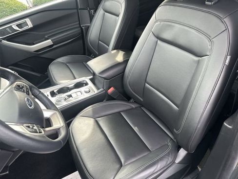 Used 2024 Ford Explorer XLT w/ Equipment Group 202A AWD/4WD image 15