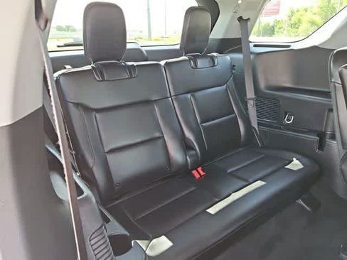 Used 2023 Ford Explorer XLT w/ Equipment Group 202A AWD/4WD image 18