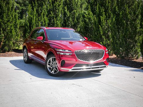 Used 2023 Genesis GV70 2.5T w/ Advanced Package AWD/4WD image 2