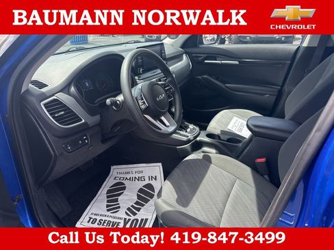 Used 2023 Kia Seltos LX AWD/4WD image 9