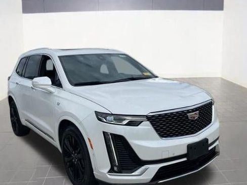 Certified 2023 Cadillac XT6 Premium Luxury w/ Technology Package AWD/4WD image 4