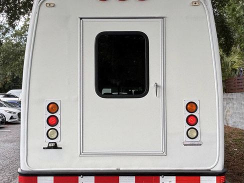 Used 2009 Ford E-450 and Econoline 450 RWD image 8