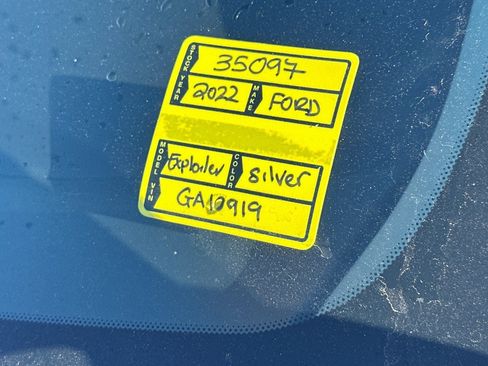 Used 2022 Ford Explorer XLT RWD image 3
