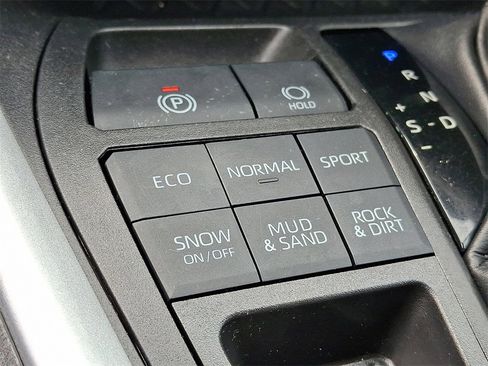 Used 2022 Toyota RAV4 XLE image 25