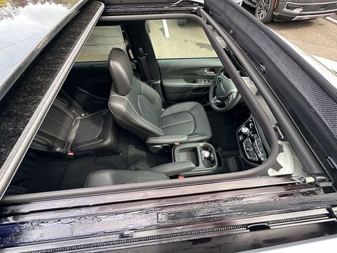 New 2026 Chrysler Pacifica Select AWD/4WD image 6