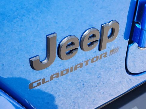 Used 2023 Jeep Gladiator Sport AWD/4WD image 12