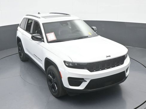 Used 2023 Jeep Grand Cherokee Altitude image 18