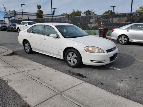 Used 2009 Chevrolet Impala LT image 2