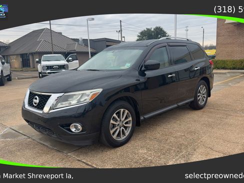 Used 2016 Nissan Pathfinder SV image 2