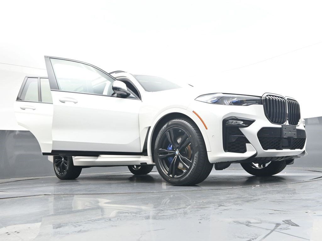 Used 2022 BMW X7 M50i AWD/4WD image 39