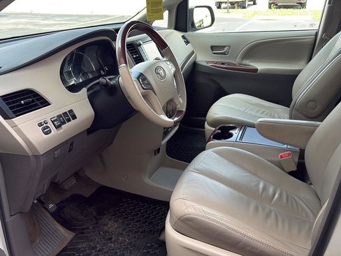 Used 2012 Toyota Sienna Limited w/ Premium Pkg AWD/4WD image 5