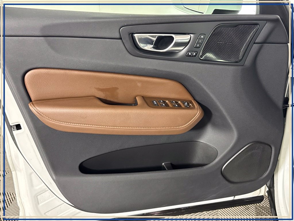 Used 2022 Volvo XC60 T8 Inscription Expression w/ Advanced Package AWD/4WD image 29