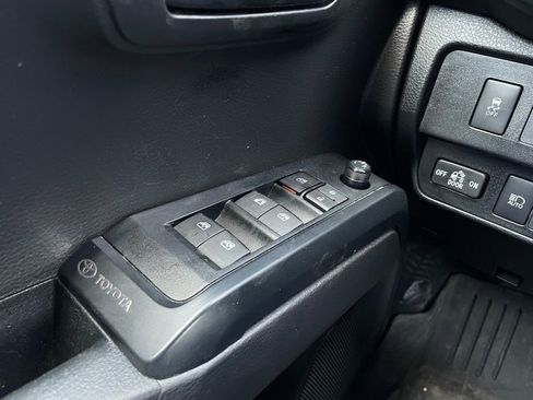 Used 2022 Toyota Tacoma SR image 12