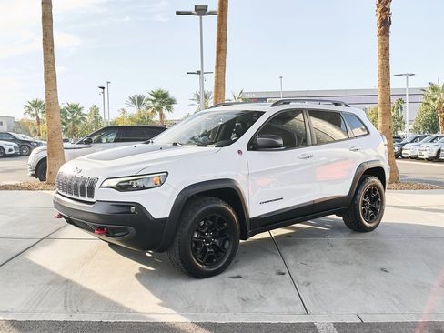 Used 2019 Jeep Cherokee Trailhawk image 4