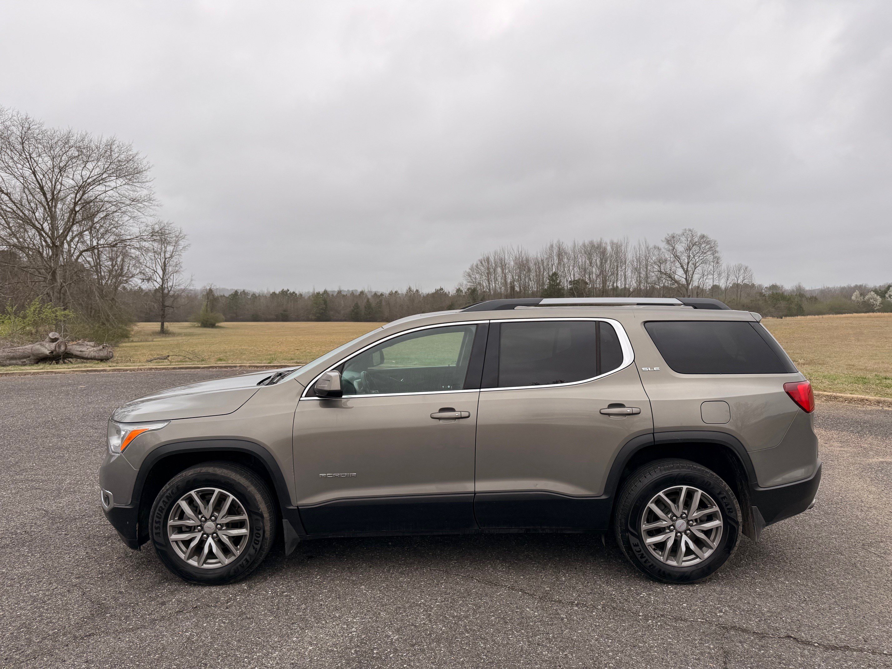 Used 2019 GMC Acadia SLE w/ Driver Alert Package I AWD/4WD image 2