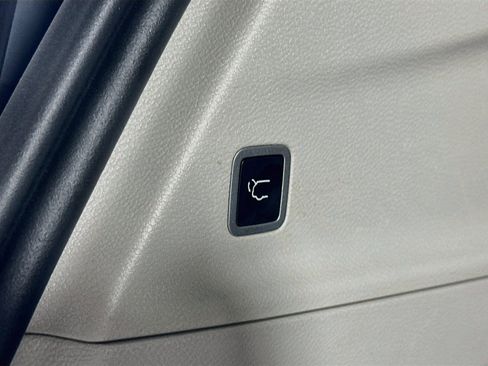 Used 2024 Chrysler Pacifica Touring-L FWD image 27