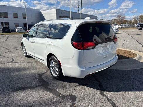 Used 2020 Chrysler Pacifica Limited image 9