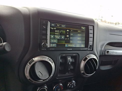 Used 2013 Jeep Wrangler Unlimited Rubicon w/ Connectivity Group image 19