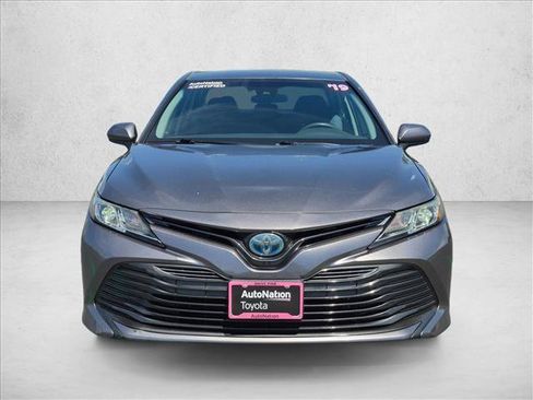 Used 2019 Toyota Camry LE FWD image 2