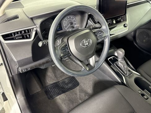 Used 2023 Toyota Corolla LE image 4