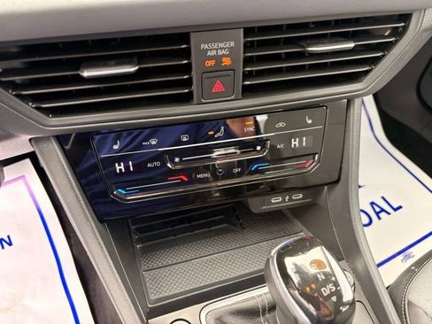 Used 2025 Volkswagen Jetta SE image 21