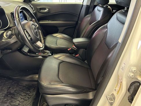 Used 2019 Jeep Compass Latitude FWD image 14